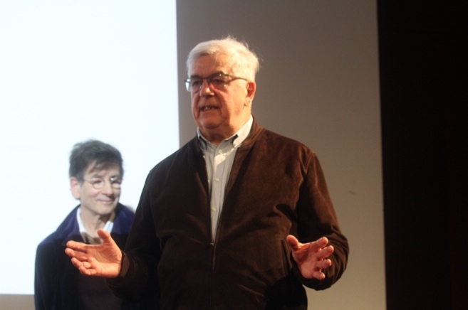 Une image contenant Visage humain, habits, personne, costume
Description générée automatiquement